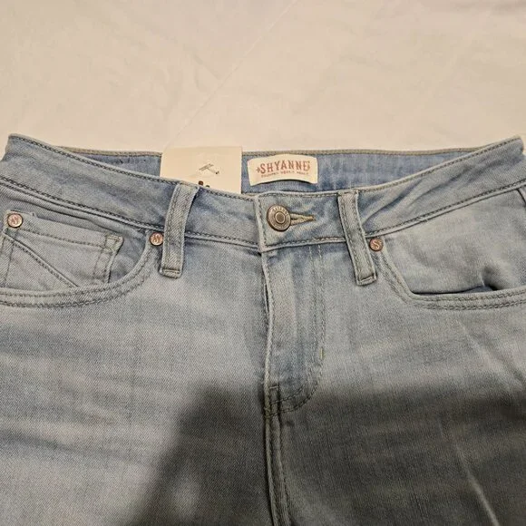 NWT Shyanne Country Wear Mid Rise Flare Distressed Jeans 28 Regular x 34 Long - Picture 9 of 16